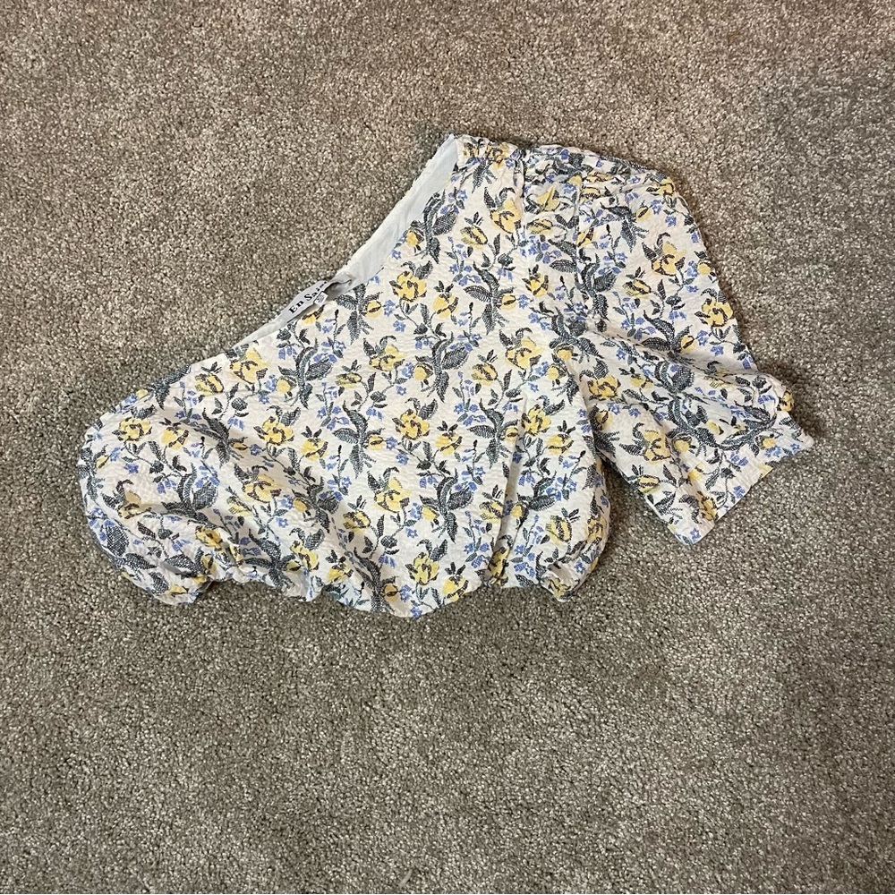 En Saison Floral One Sleeve Crop Top